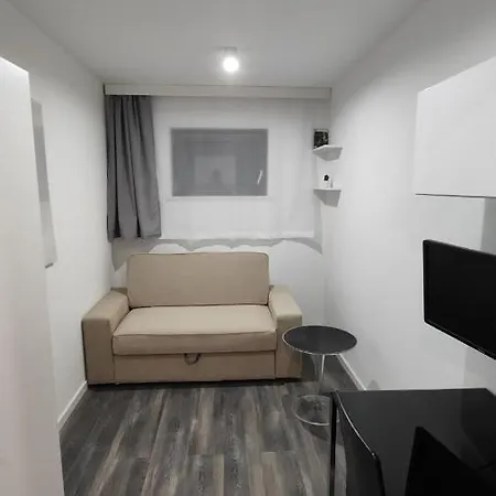 Apartment Metro-house 24h --fakturavat--